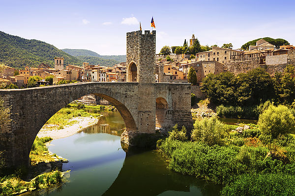 Wine tours and Medieval villages from Girona